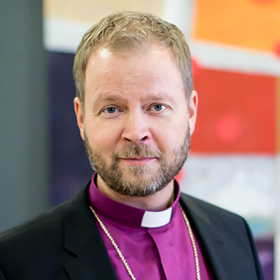 Kuvassa on Helsingin piispa Teemu Laajasalo
