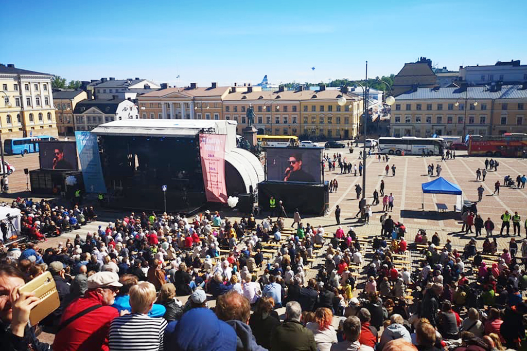 Kuva ensimmäisestä Sovinnon päivän konsertista toukokuussa 2019 Senaatintorilla Helsingissä. #Sovinto