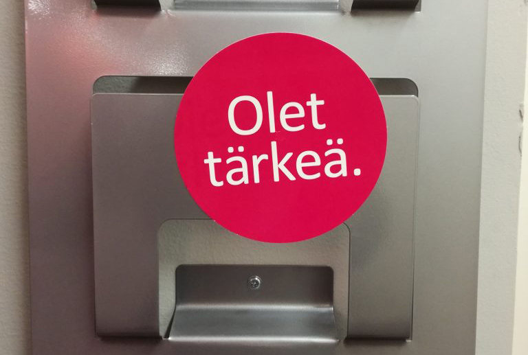 Kansalaistoiminnan merkitys. Kuvassa tarra, jossa teksti Olet tärkeä.