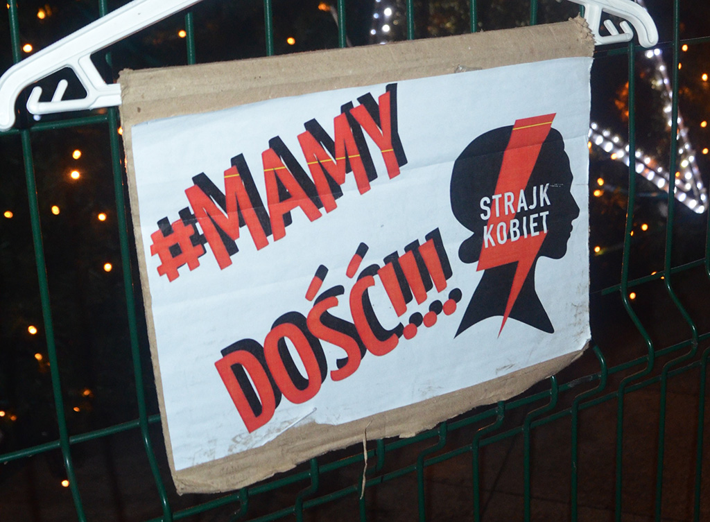 A poster with a text Mamy Dosc!! Strajk kobiet.