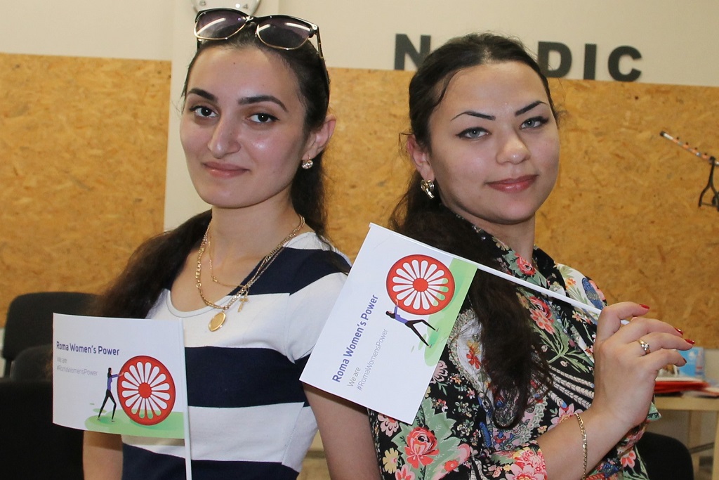 Kaksi naista, Rusalina Konstantinova ja Nadezda Gerashenko. Romaninaiset rakentavat yhdessä parempaa tulevaisuutta.