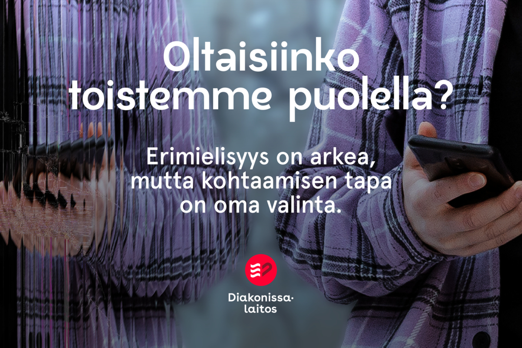 "Oltaisiinko toistemme puolella? Erimielisyys on arkea, mutta kohtaamisen tapa on oma valinta." Tekstin taustalla lähikuva kädestä, jossa on älypuhelin.